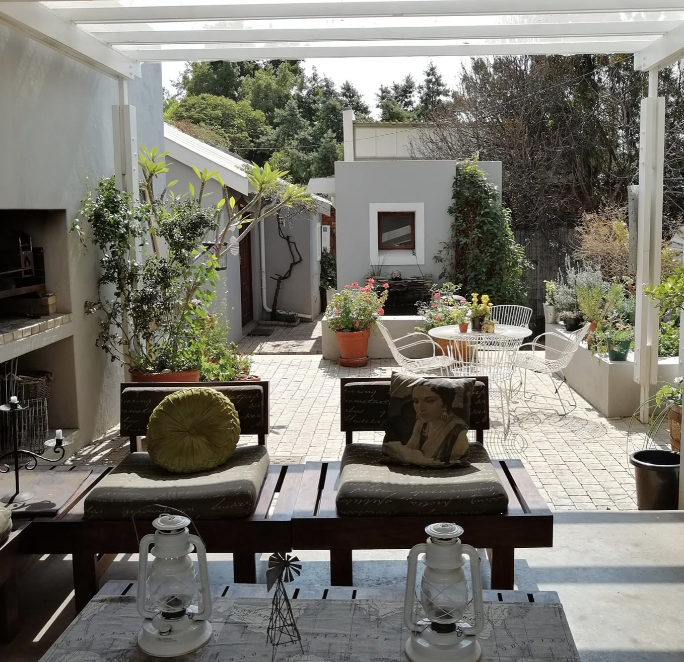 La Peregrina Guesthouse Poster